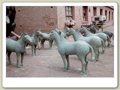 Local artisian making terracotta items