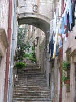 streets10.JPG (99105 bytes)