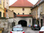 stone gate01.JPG (95132 bytes)