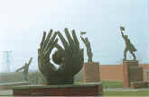 Statue-Park01.jpg (37036 bytes)