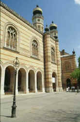 Synogogue02.jpg (26029 bytes)
