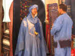 blue people03.jpg (62871 bytes)