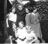 walter-ladies.jpg (53783 bytes)